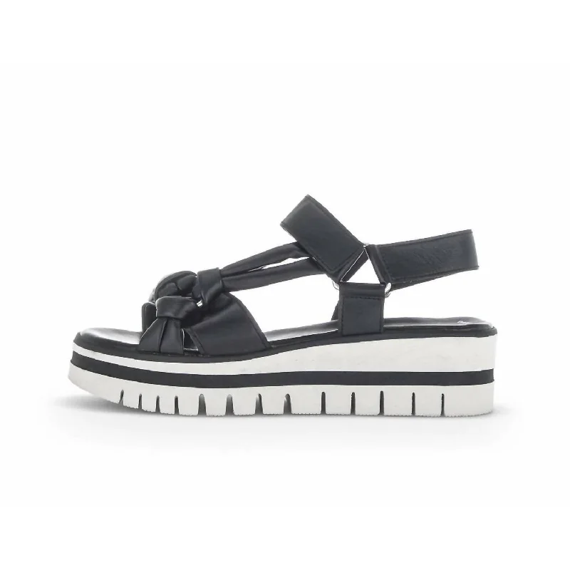 Flatform Sandal In Black