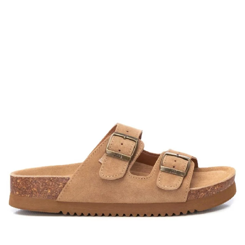 Women's Flat Sandals In Camel